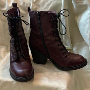 Steve Madden size 10 Burgundy “Troopa” boot